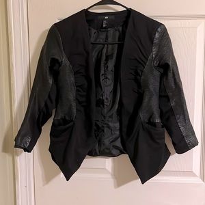 H&M fully lined jacket for women. Size 4